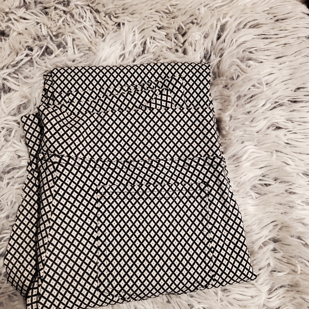 EUC pants black and white patterned size meď